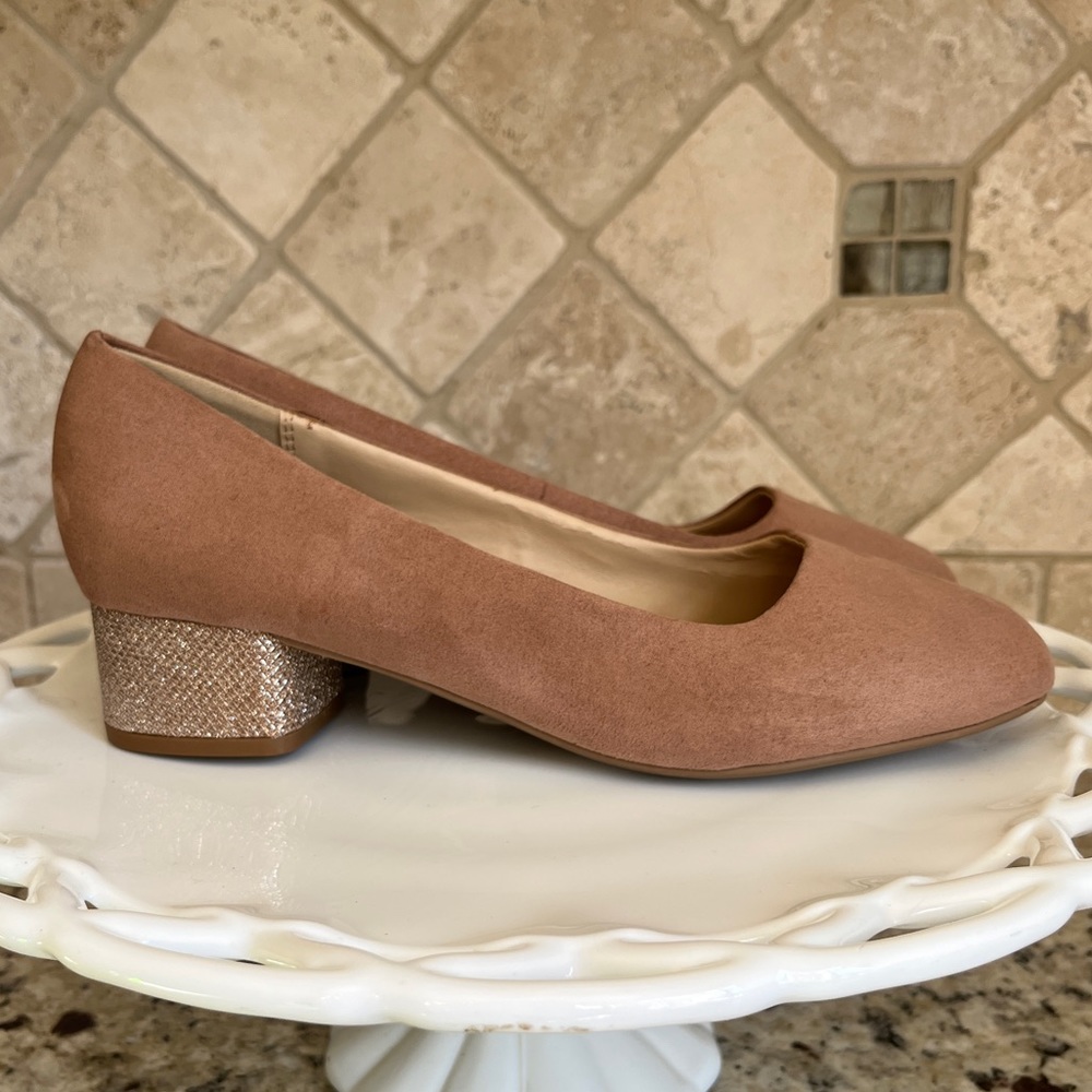 C. EST 1946 Women's Old Rose Pink Suede Block Shimmering Heel Pump - Picture 2 of 13